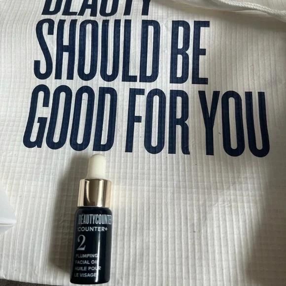 Beautycounter Bundle: Bag, Mascara Wands, Plumping Facial Oil - Picture 2 of 3